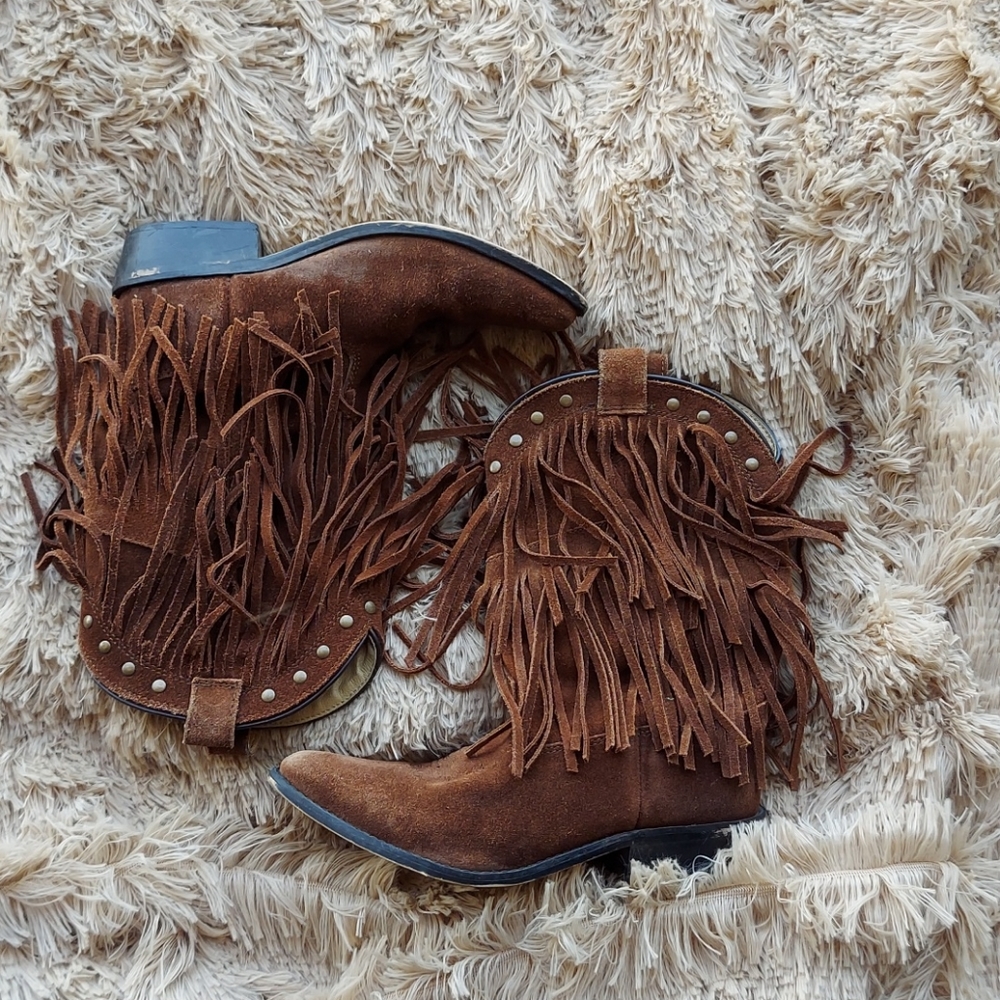 Youth shoes